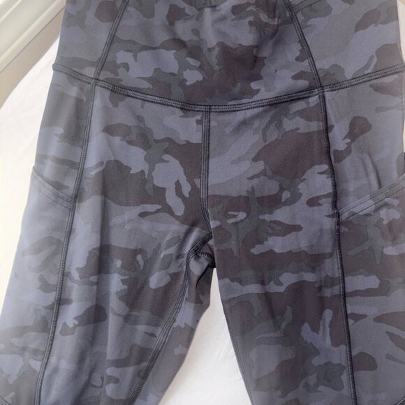 Women's Lululemon Black Camouflage Leggings Athleisure Size 4 - Picture 4 of 10